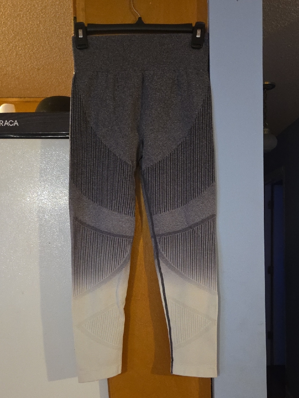 HALARA Gray Ombre Leggings with Cream Accents
